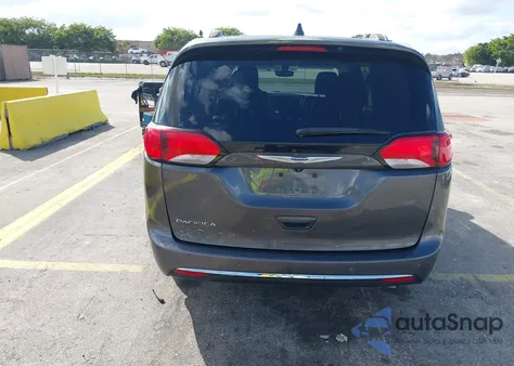 2020 Chrysler Pacifica Touring L z USA, uszkodzony, nr VIN 2C4RC1BG7LR176357